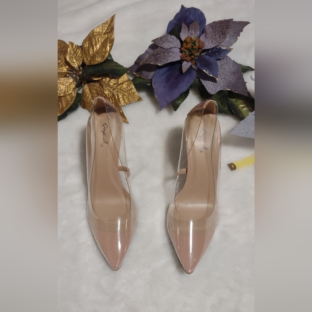 Excellent condition heels shoes for women size,8